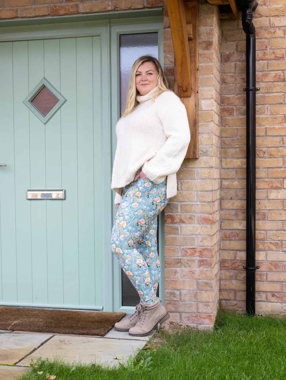 Duck Egg Embroidery Print 2 Pocket Full Leggings