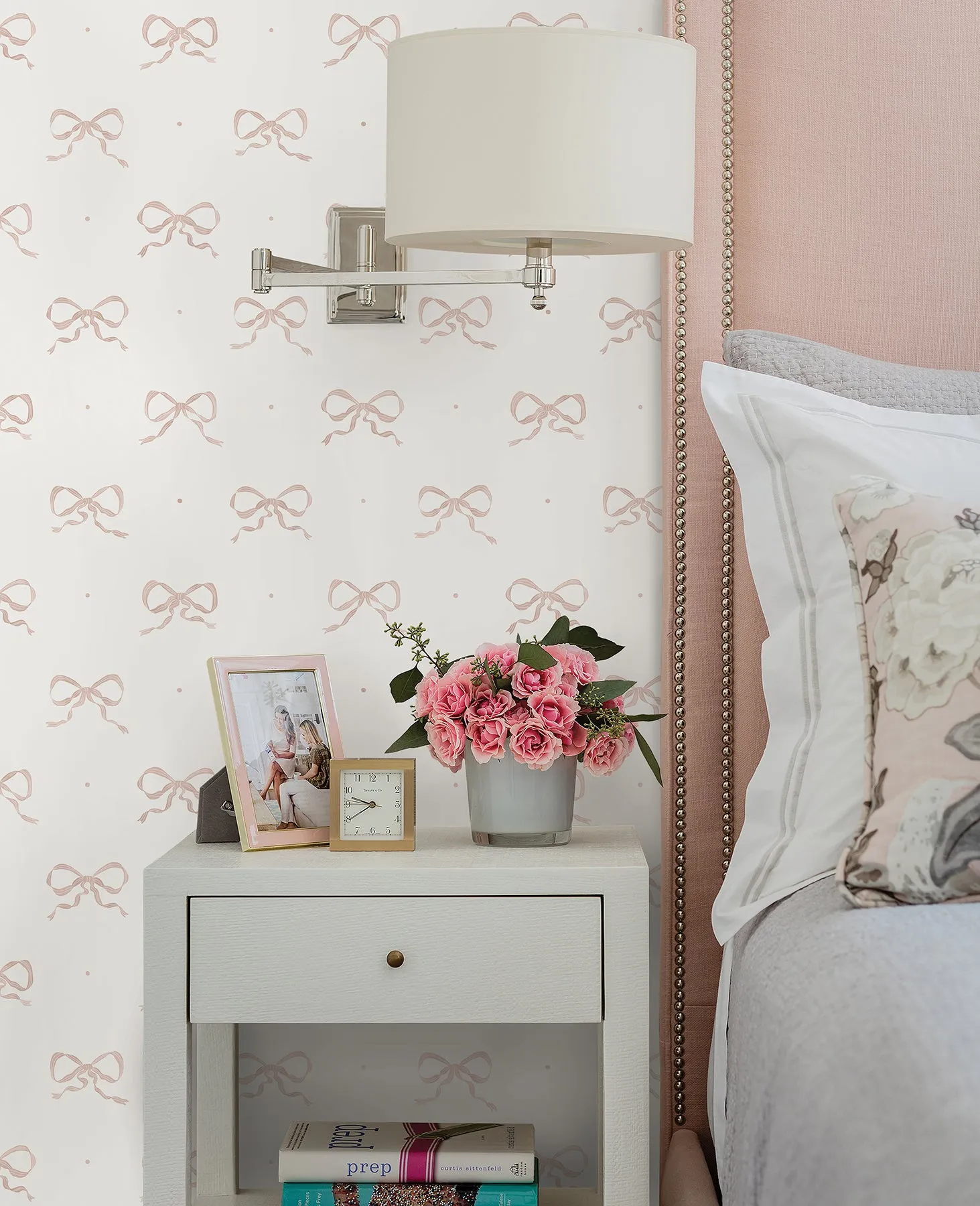 Emma Petal Large Bow Wallpaper