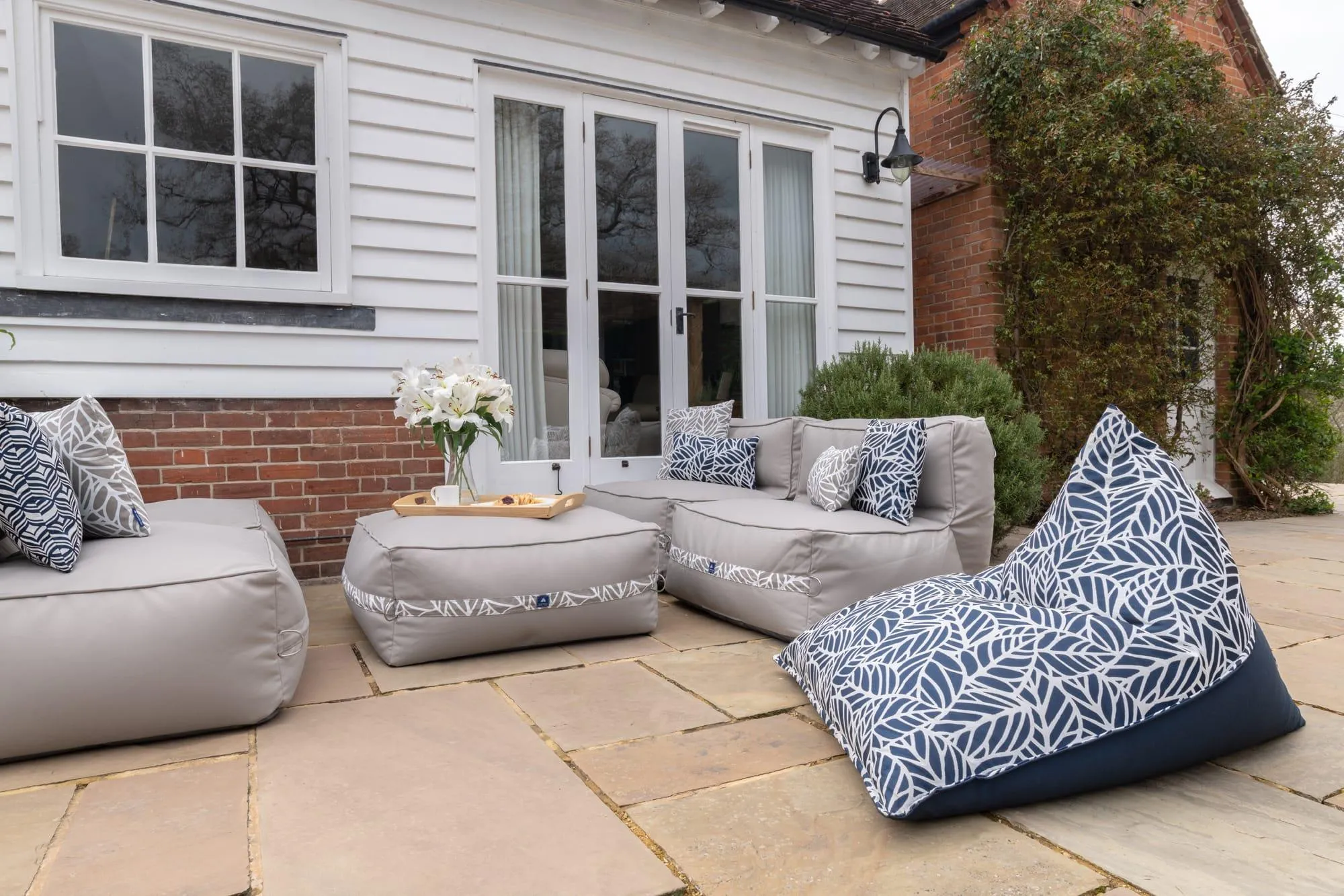 Luxury Cushion in Palm Navy