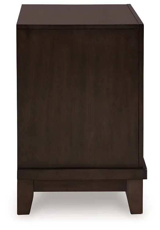 Neymorton King Upholstered Panel Bed with Mirrored Dresser, Chest and Nightstand