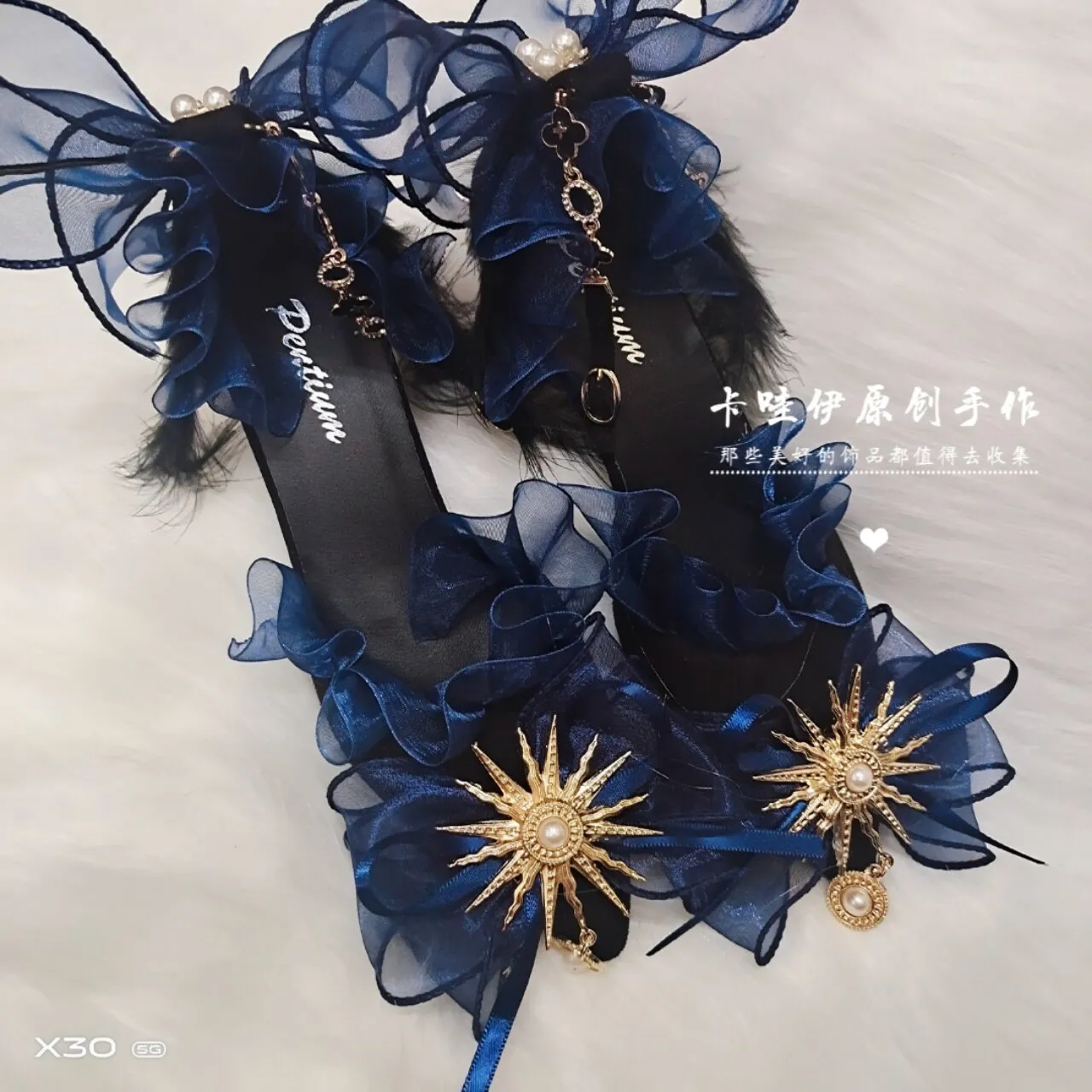 xiangtuibao Gothic Girls Black Feather Bowknot Gold Sun Lolita Shoes Metal Pearl Chain Pointed Sandals Mid Heel Victoria Cos Lolita Shoes